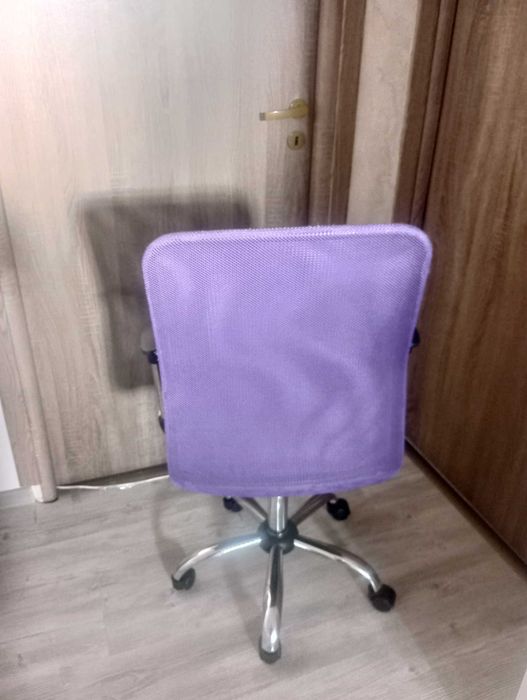 Scaun de birou rotativ