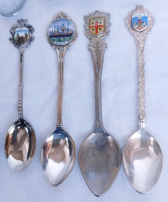 Lot 15 lingurite suvenir placate cu argint, de colectie, din anul 1992