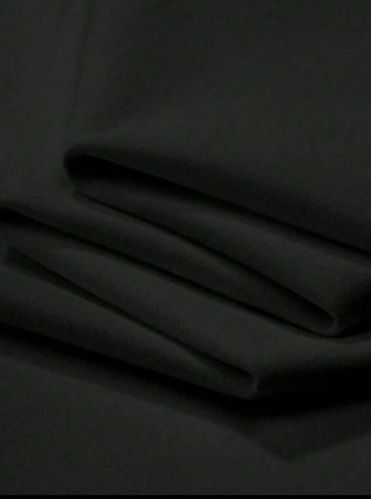 Заглавие: Модерен черен потник (Muscle Shirt) с графичен принт – Чисто нов!