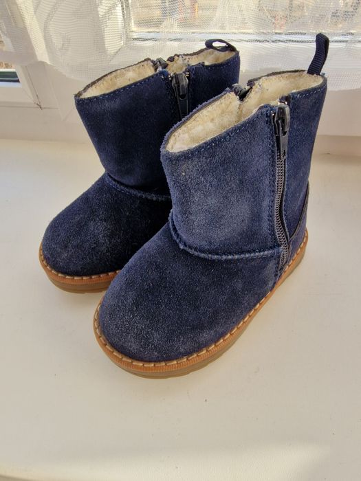 Продам детскую обувь