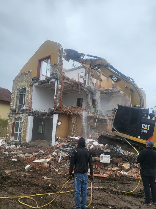 Demolari case , Excavații,  Clădiri Comerciale , Sapaturi  foarfeca