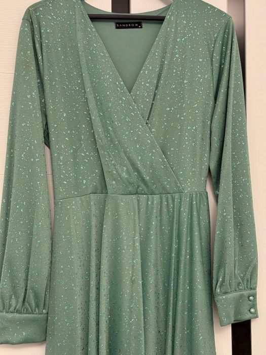 Продам новое платье