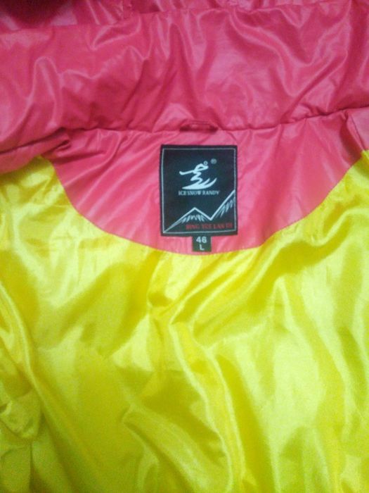 Куртка женская молодежная, яркая.