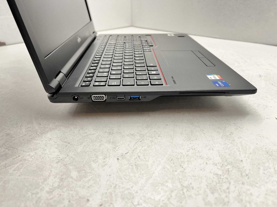Реновиран лаптоп Fujitsu Lifebook E5511 i7-1165G7 16GB 510GB