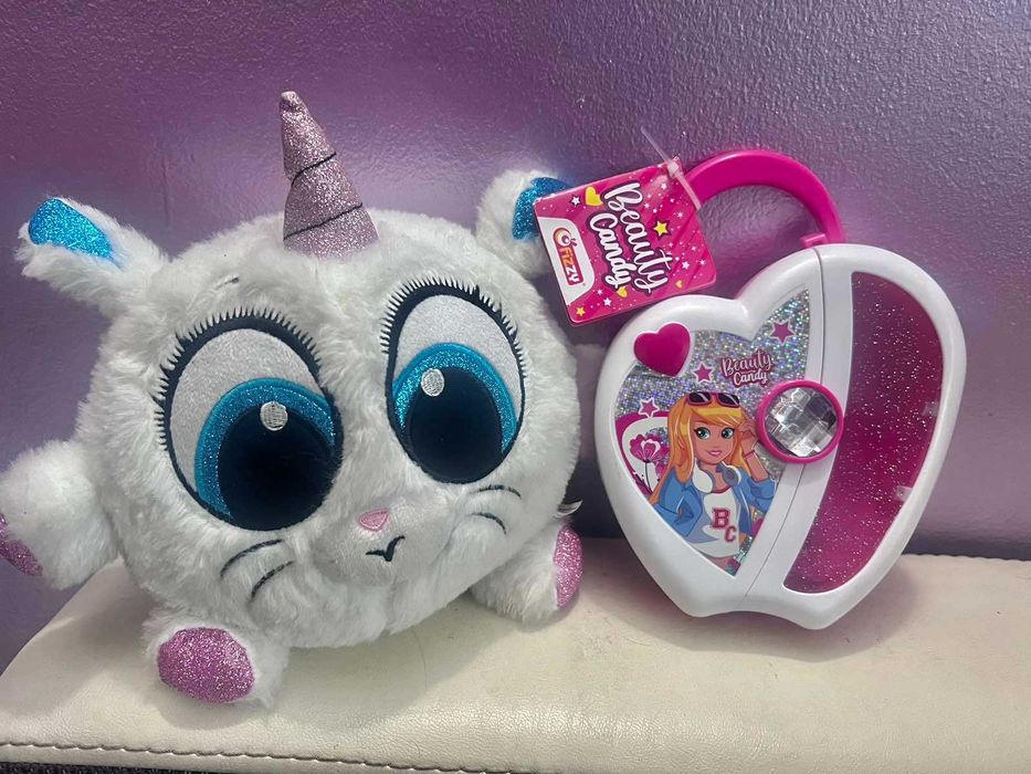 мноого плюшени играчки