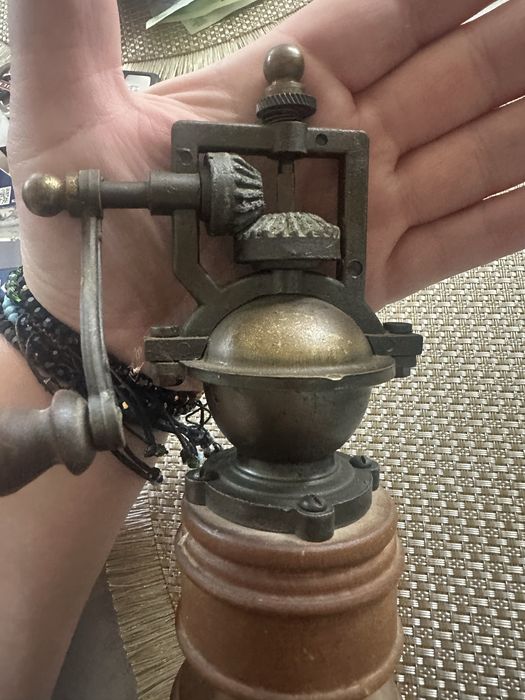 Rasnita veche mecanism tocit