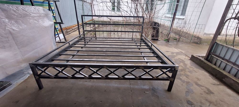 Кровать металическая