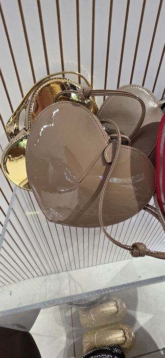 Чанта сърце Alaia златна и бежова