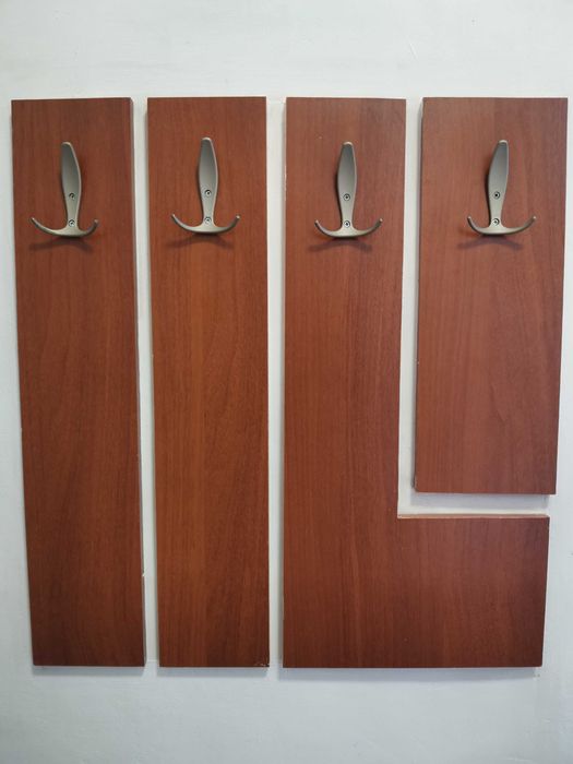 закачалка и шкаф за антре