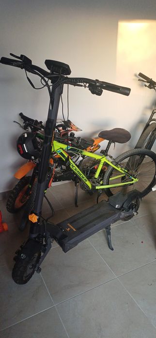 Trotineta electrica și motocros copii