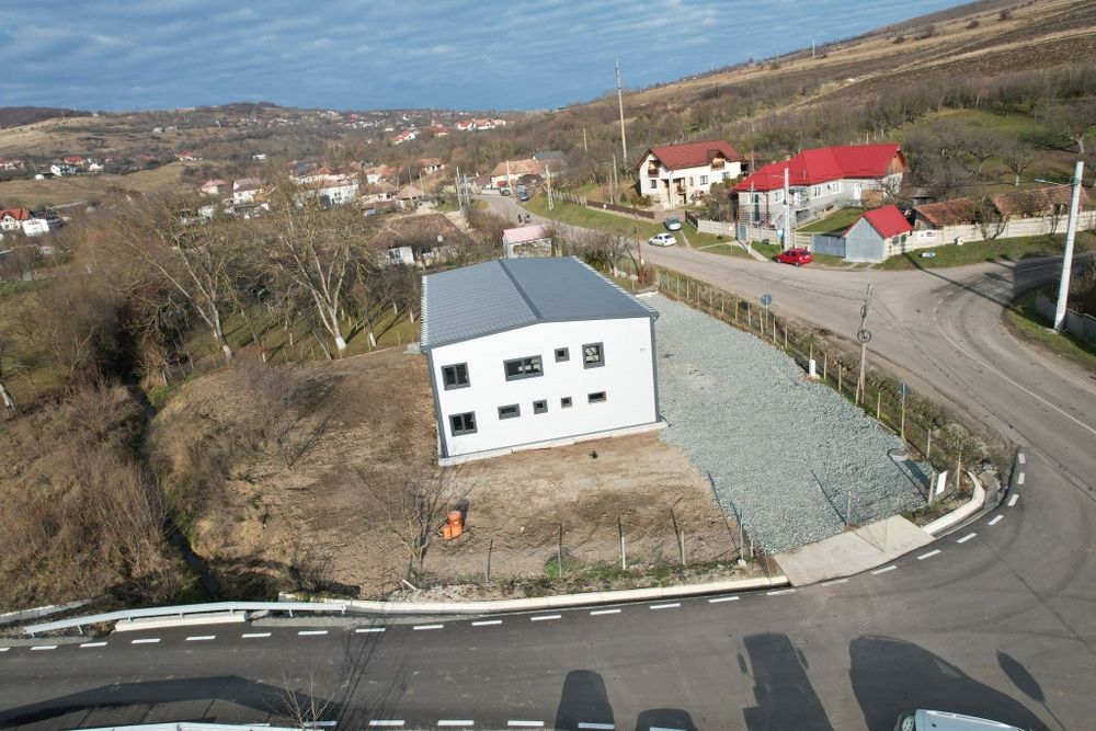 Închiriez hală în Vâlcele