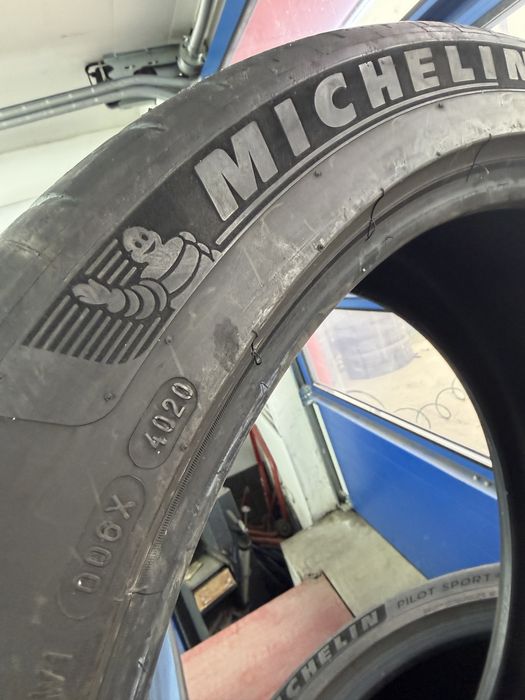 285/40R22   325/35R22