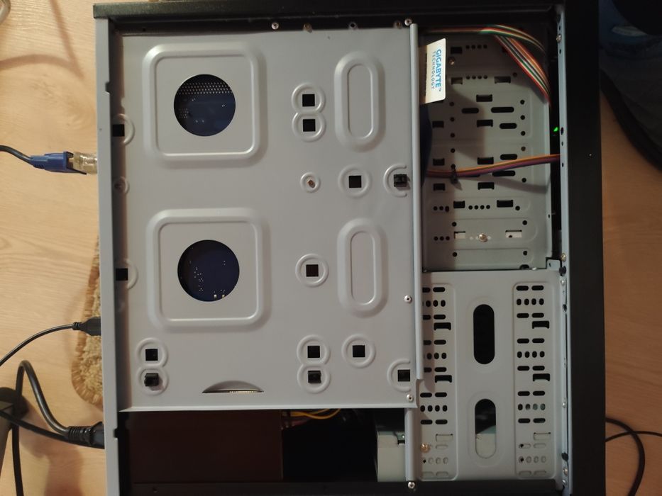 Компютър с монитор