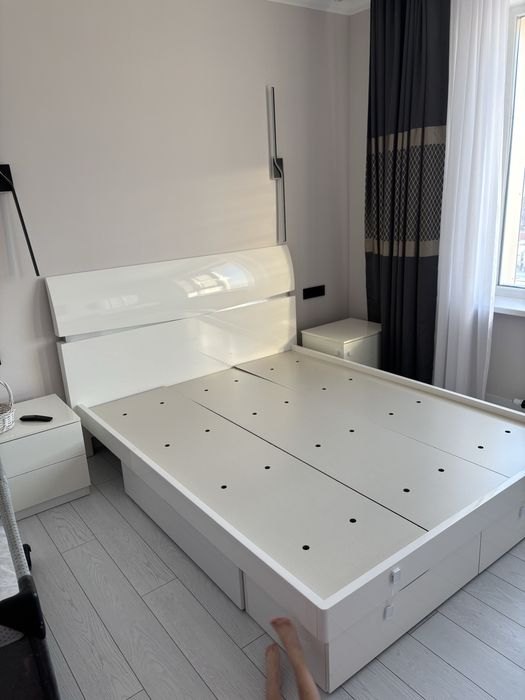 Продам двухспальную кровать 160/200