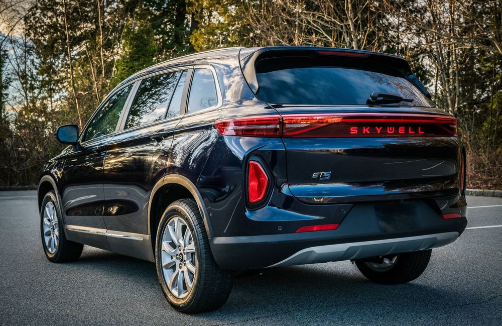 Skywell ET5 520Km Blue full position