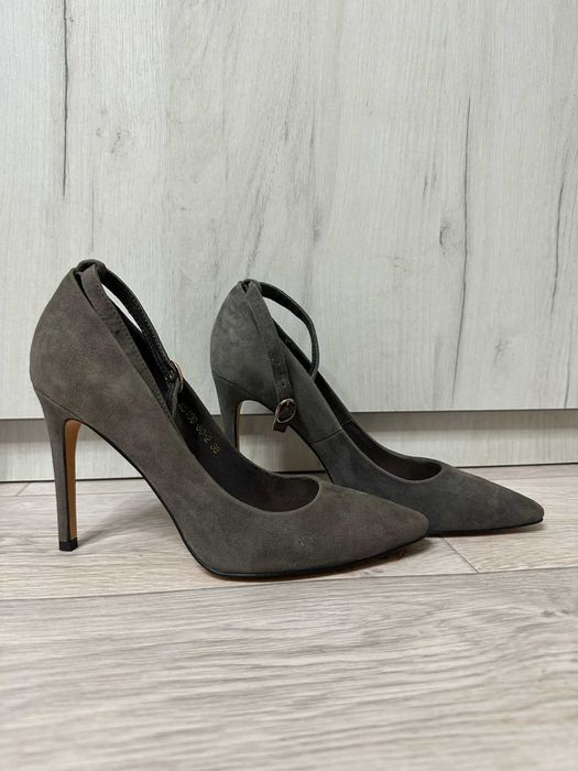 Продаются туфли на каблуке