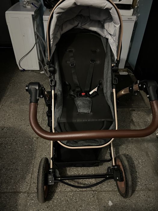 Продам коляску с ортопедическим матрасом