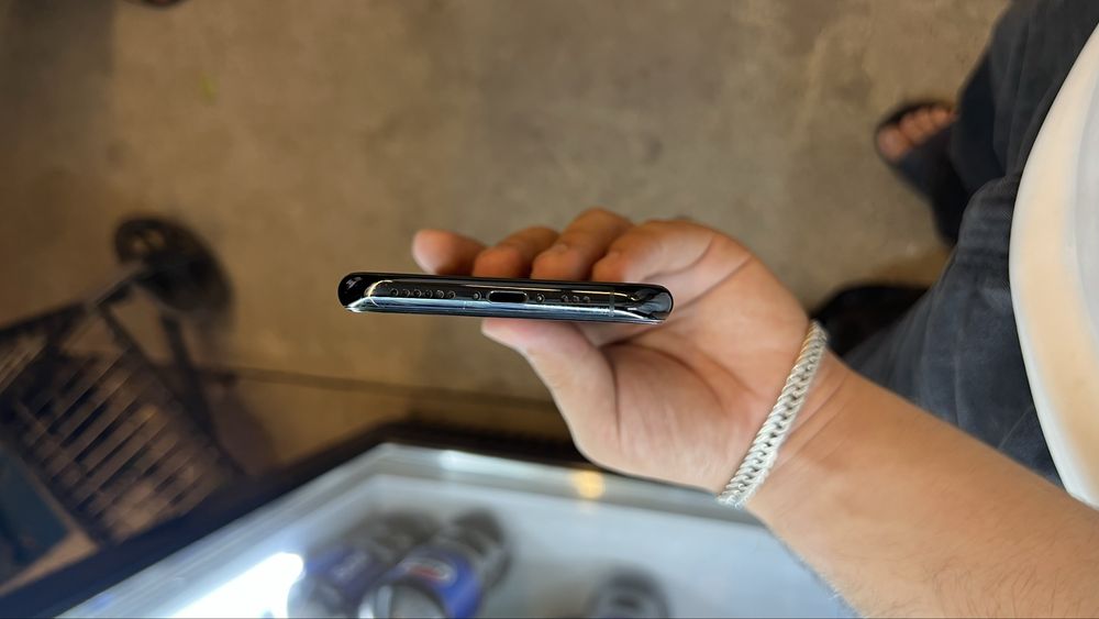 iPhone 11pro 256 2ta sim 67yomks ekran alshgan feys ishlamidi true ton