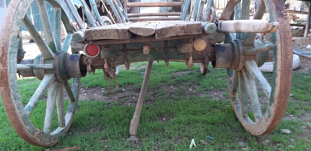 Car/ caruta cu roti de lemn