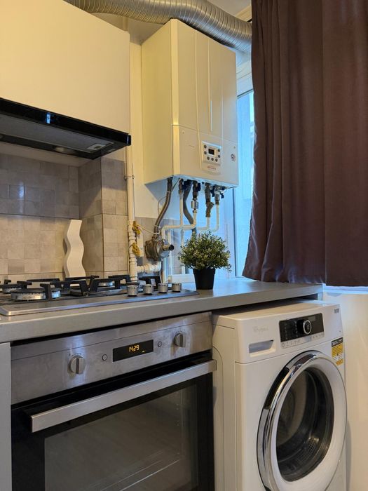 Apartament 3 camere, 2 bai, etaj 1, Maracineni blocuri, zona Zaris