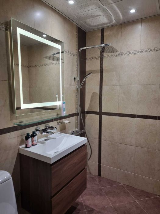 Дава се под наем Тристаен апартамент в София, Зона Б-18 - 101 кв.м за 950 € - Снимка #3