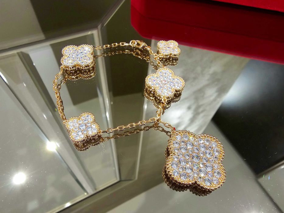 Van Cleef & Arpels VCA Rose Gold Diamond Magic Alhambra Дамска Гривна