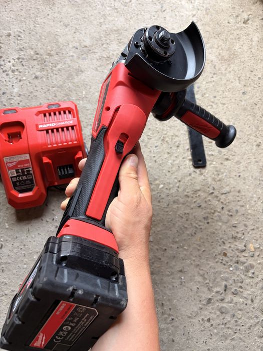 Flex Milwaukee M18 cu variator de turatie Fuel