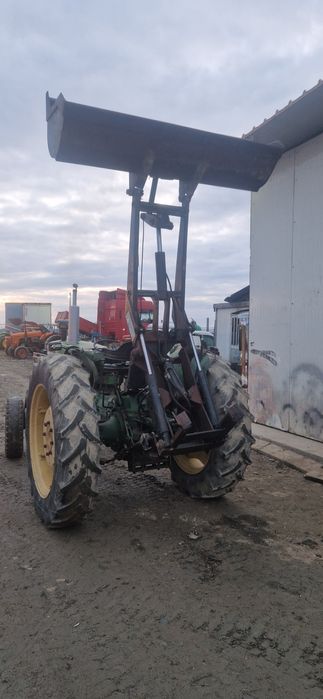 Încărcător in tiranti cu cupa