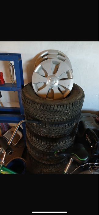 Шины      зимние         185/65R15. ………