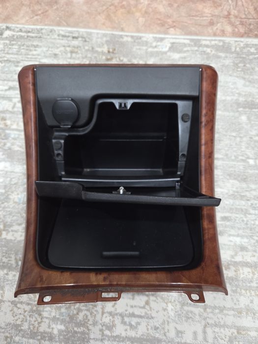 Продам консоль на камри 30