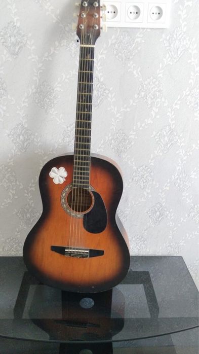 Продам гитару за 5 000тг