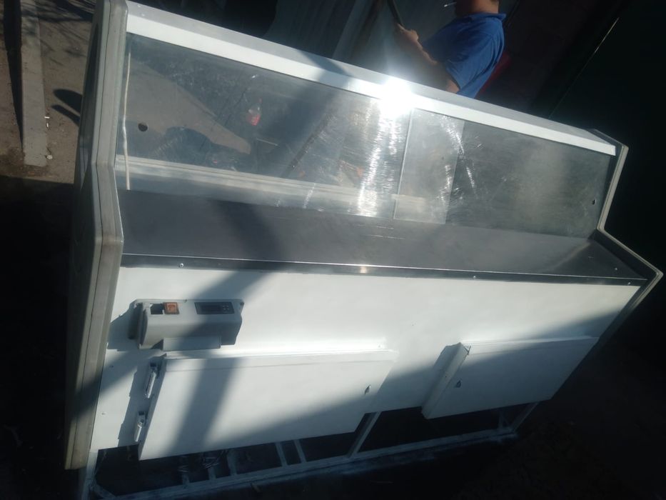 Холодильник витринный