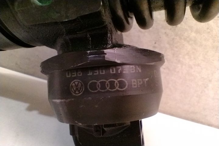 Injector 1.9 tdi 038130073BN CS / 038130073b Volkswagen VW Passat B6