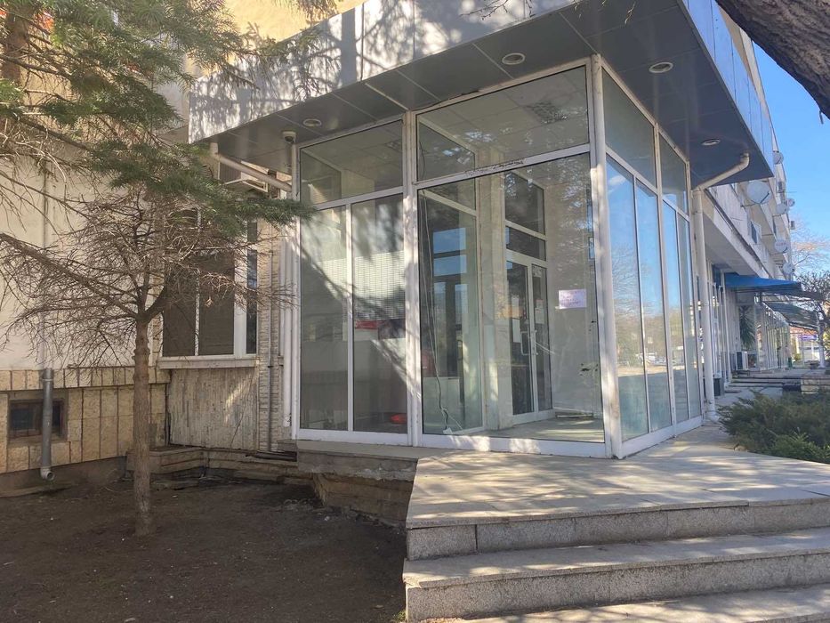 Дава се под наем Магазин в Каварна - 123 кв.м за 612 € - Снимка #1