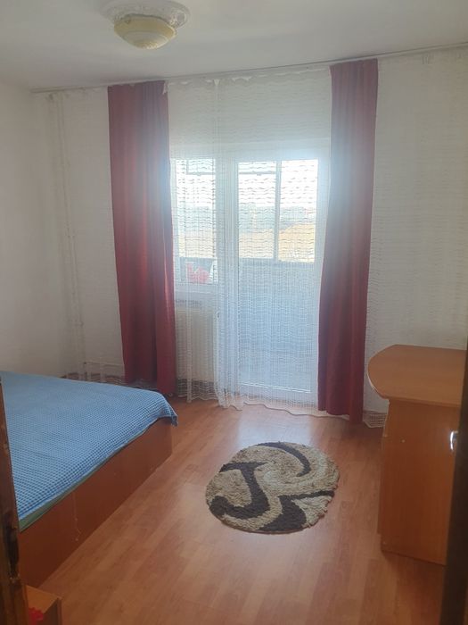 Apartament 3 camere de inchiriat
