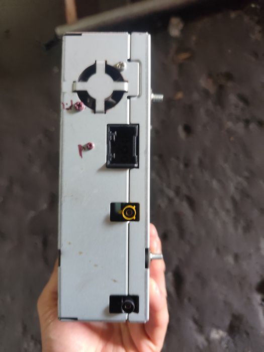 Штатный уселитель mercedes w221