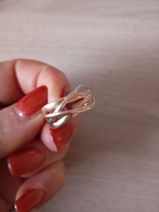 Продам кольцо золотое