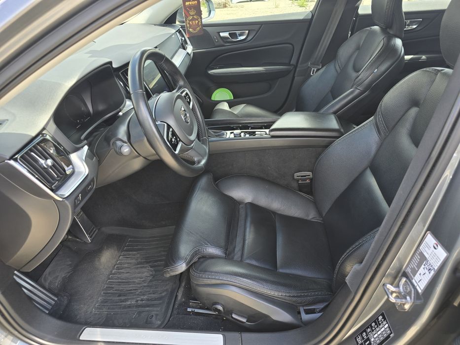 Volvo V60 D3, automat, an .2020