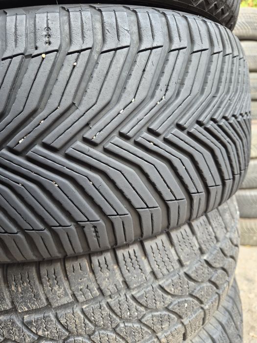 2бр. 245 40 18 Michelin всесезонни.
