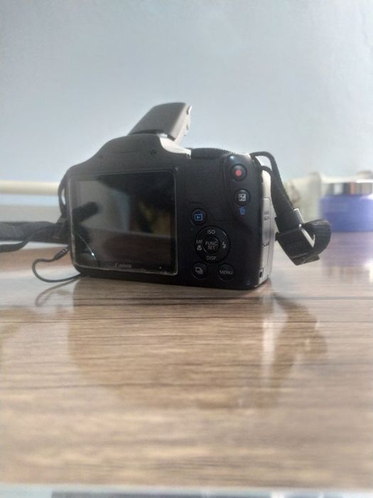 Продам зеркальный фотоаппарат canon sx520