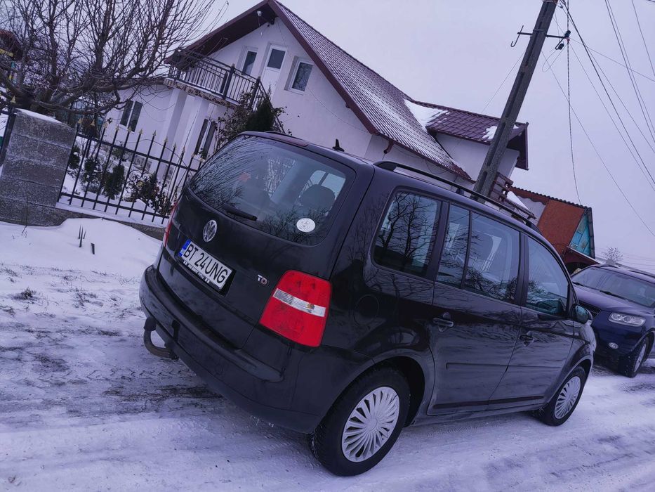 Vând mașina , Touran 7 locuri