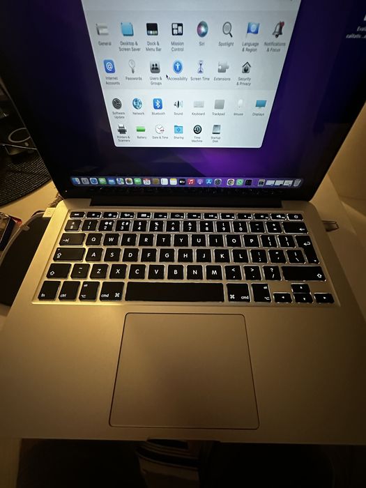 MacBook Pro 13” Retina (2015) – 512GB SSD / 8GB RAM – cutie originală + 2 încărcătoare