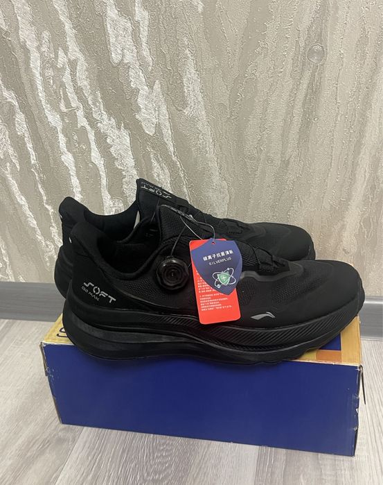 Кроссовки от бренда Li-ning