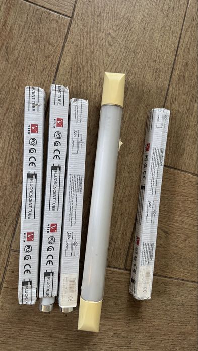 Луминисцентна  лампа  с 5 резервни пури