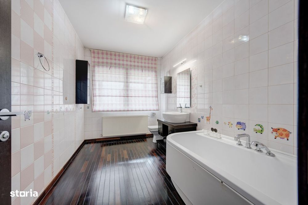 Apartament de  6 camere, 250 mp – 2 parcari- Sisești-Comision 0%