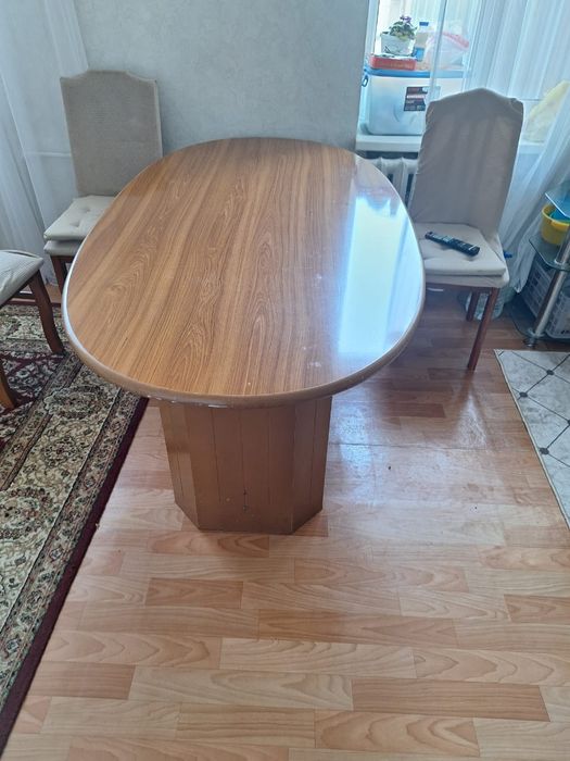 Продам стол для гостиной б/у