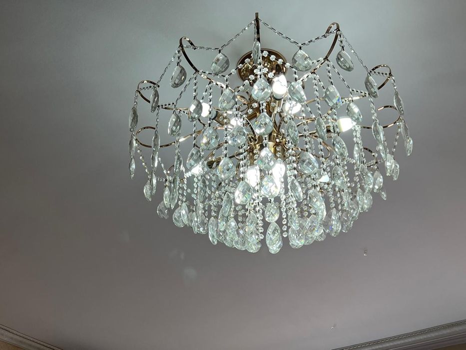 Продаются люстры