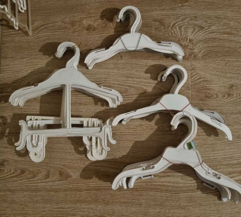 Вешалки для детских вещей