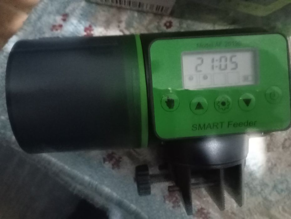 Продам авто кормушка для аквариума срочно