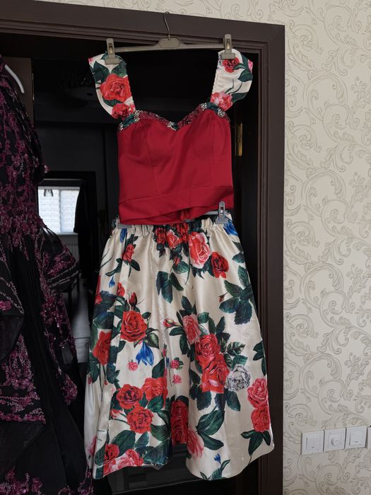 Нарядный комплект: топ и юбка